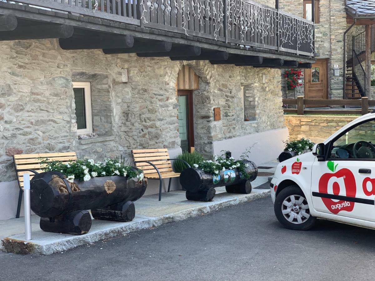Nellali Villa Gressan Bagian luar foto