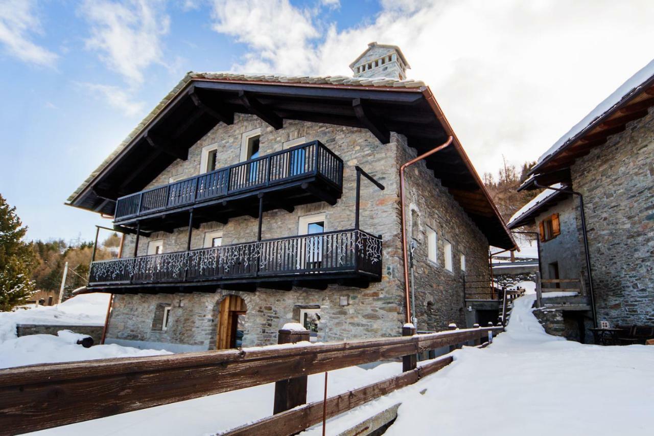 Nellali Villa Gressan Bagian luar foto