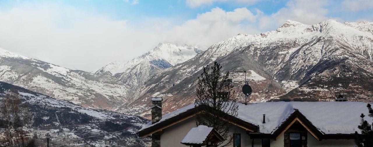 Nellali Villa Gressan Bagian luar foto